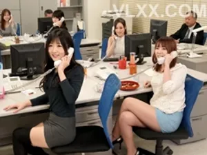 ông xã say xỉn, bà xã bị cả công ty của gã chồng xxx trong chuyến đi chơi nghỉ dưỡng